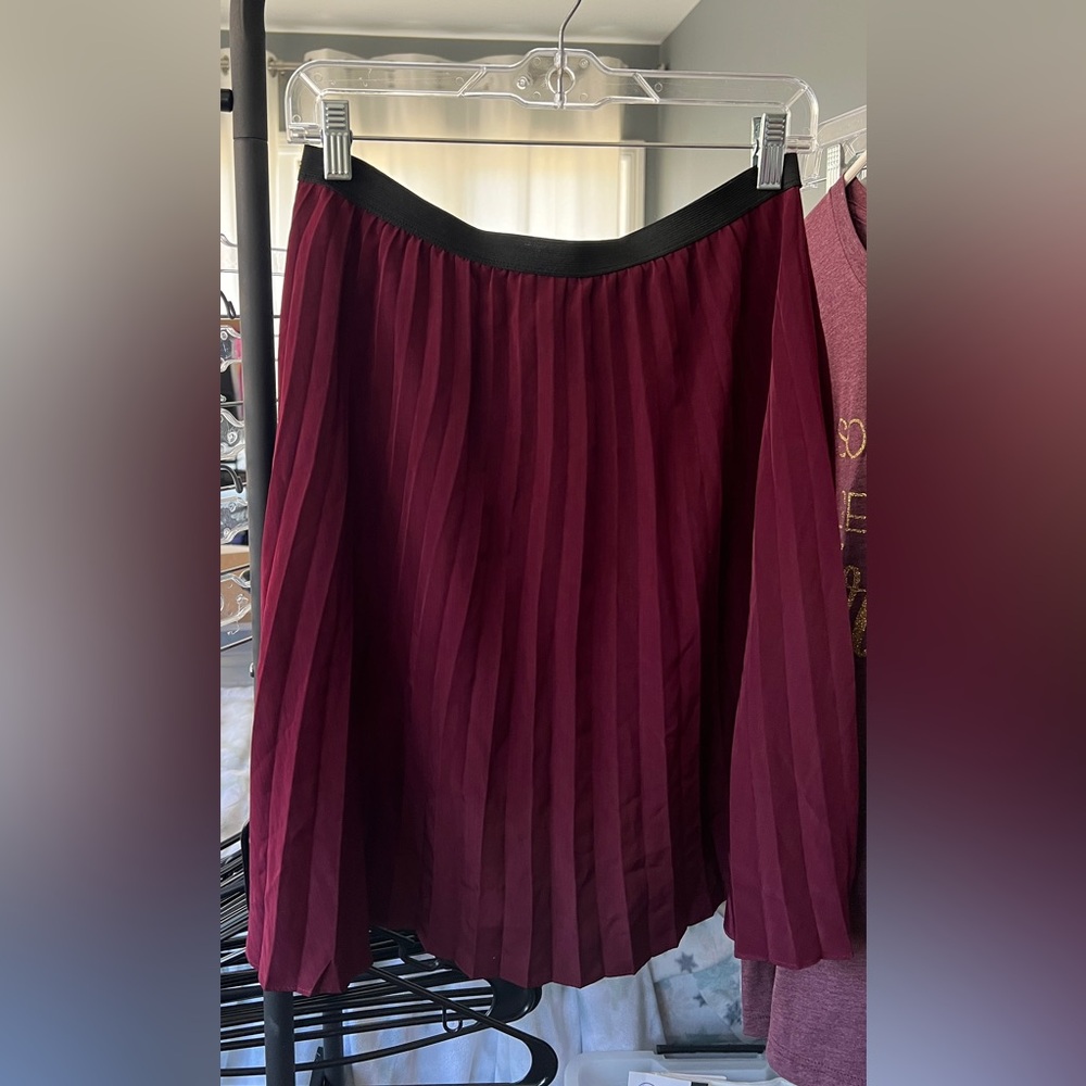 Elegant Burgundy Pleated Skirt